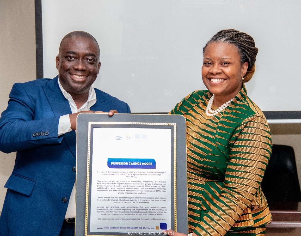 Dr. Boakye-Yiadom presenting a citation to Prof. Moore